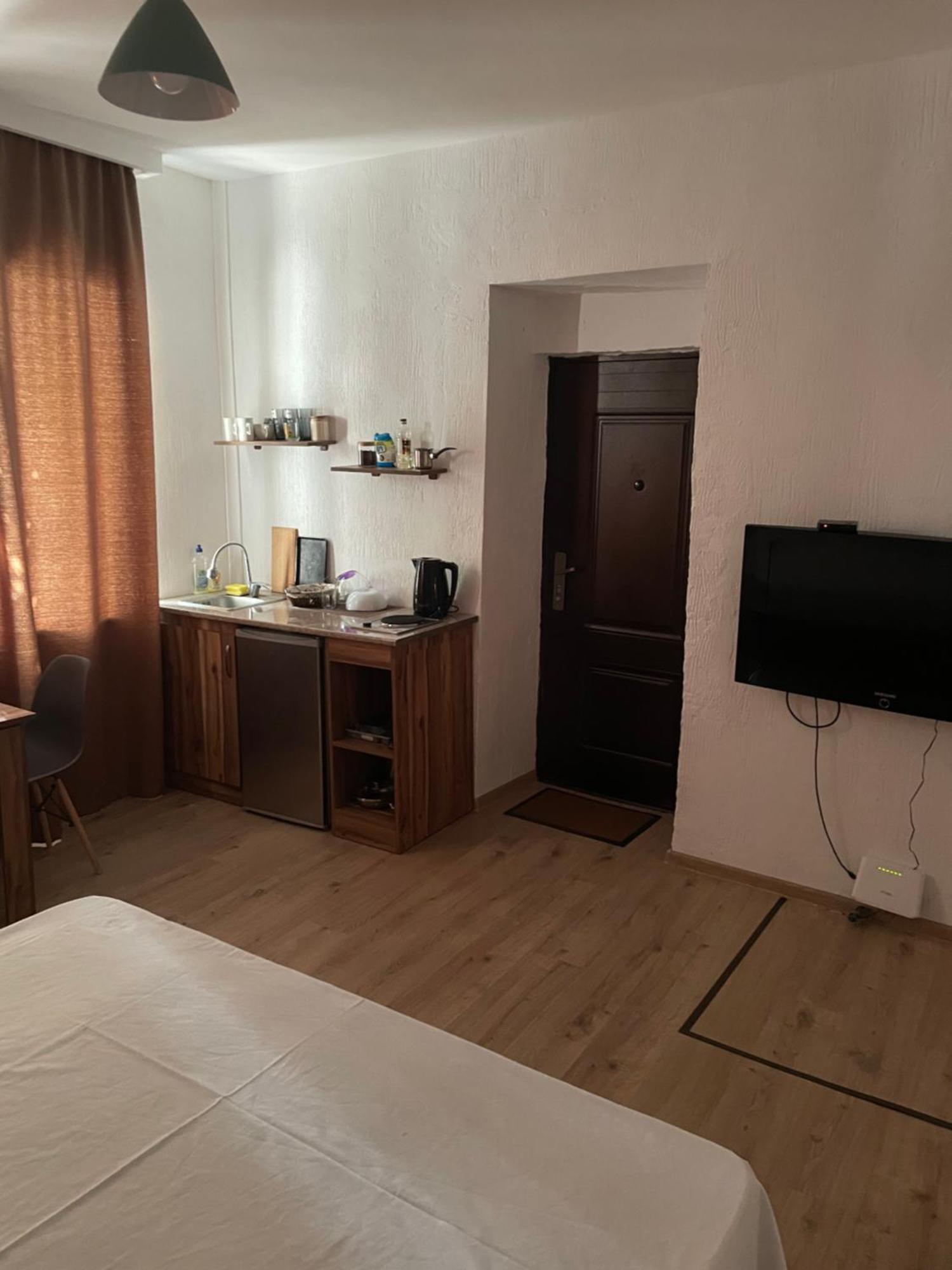Apartment In The City Center With The Garden Erywań Zewnętrze zdjęcie