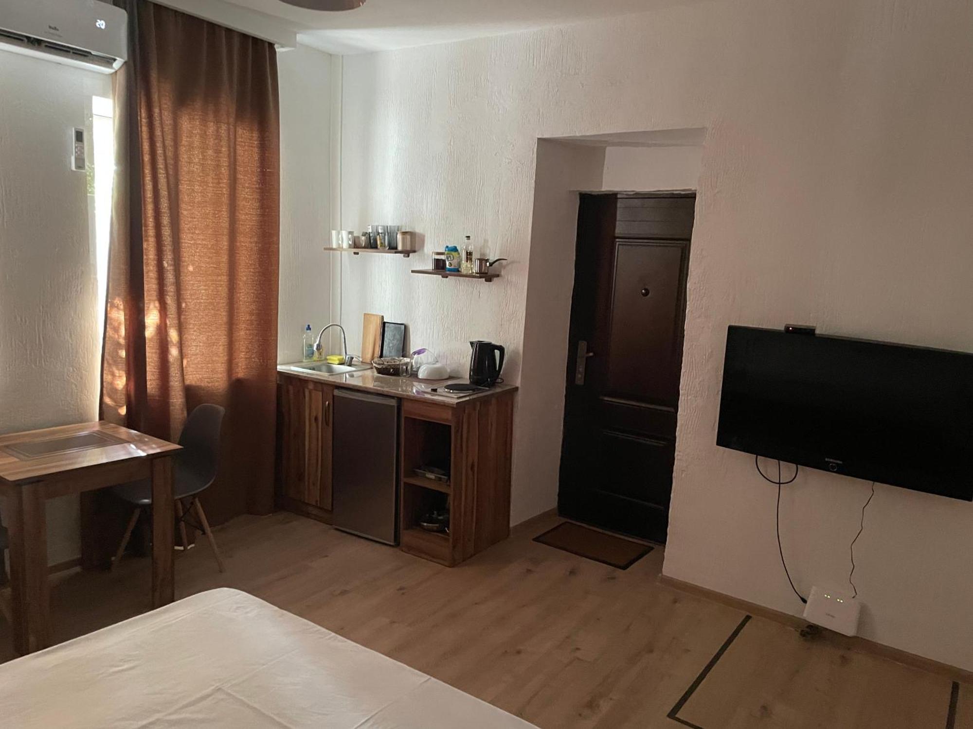 Apartment In The City Center With The Garden Erywań Zewnętrze zdjęcie